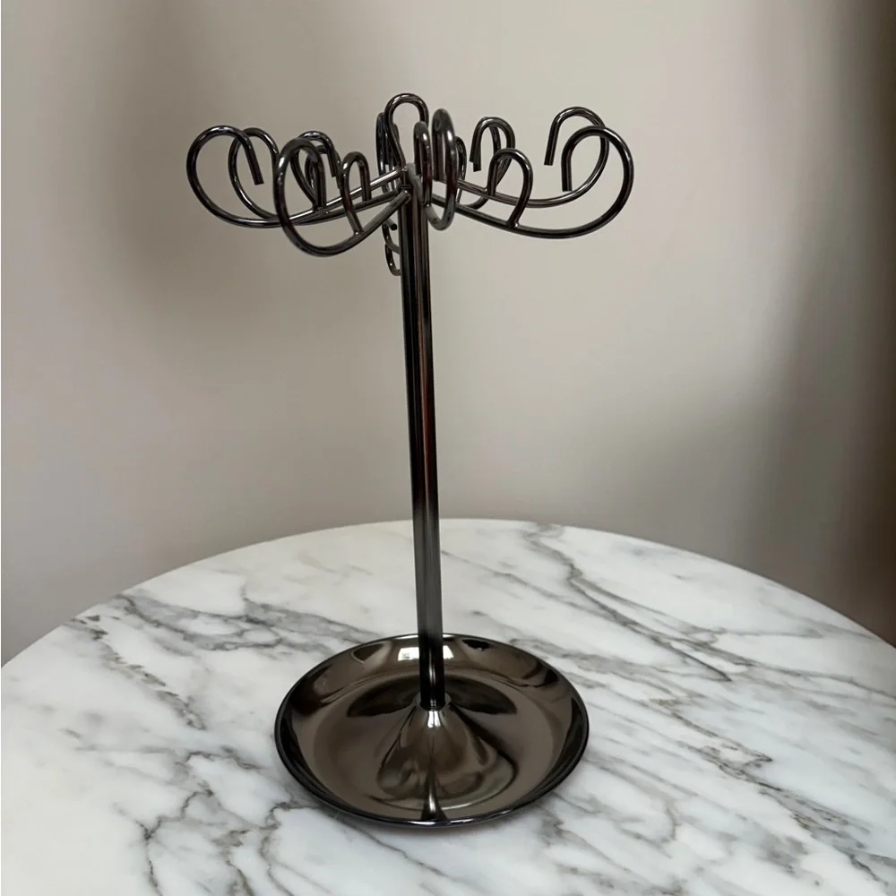 Black Metal Jewelry Organizer